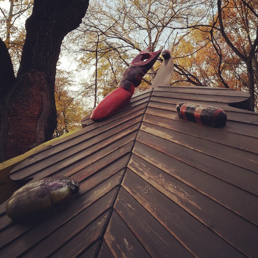 Kapitanylany's tweet photo. Séta a Békás-tónál #tó #kacsa  #katicabogár 🐞 #ősz  #Autumn  #szobor  #vadliba  #fa #facsoport https://t.co/1gvsM4cIPn