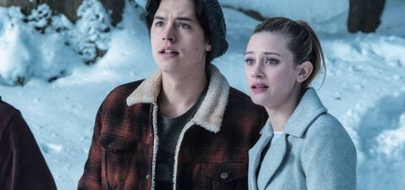 Pll_livnat's tweet image. Who do you prefer Jughead with? #Riverdale #Bughead 
RT for Jughead and Betty
FAV for Jughead and Toni