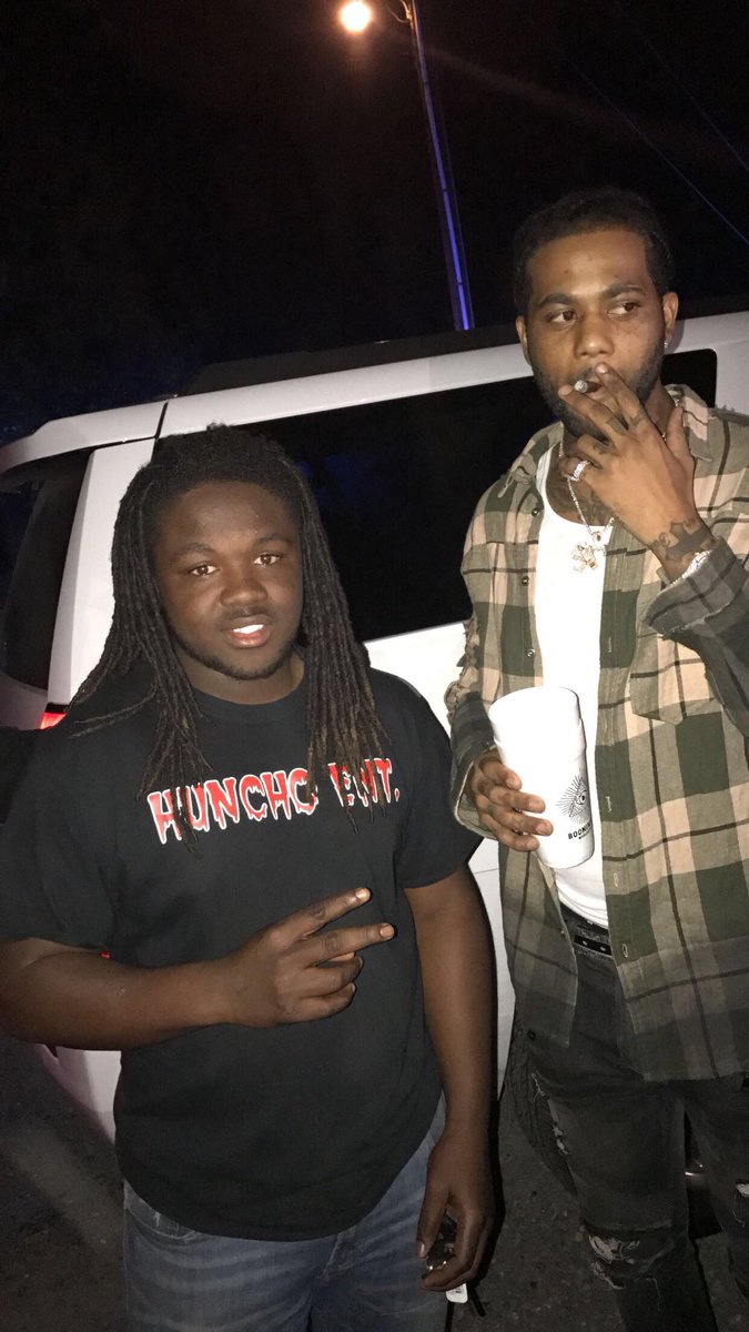 tysh0n_'s tweet image. All good in the hood @Hoodrich_Pablo #FreeHect