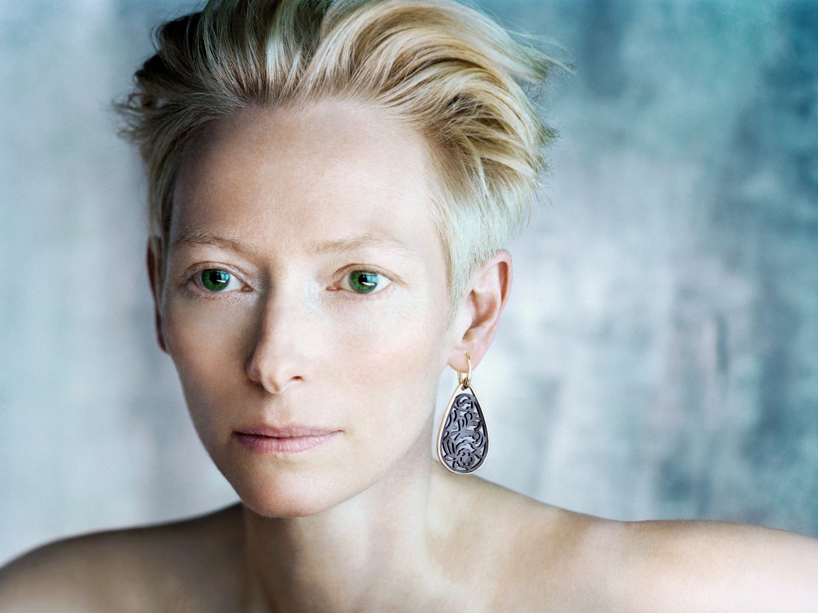 Happy birthday to one of the most fascinating performers working today, Oscar winner Tilda Swinton! 