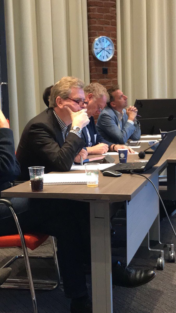 ybsmekelenkamp's tweet photo. De kracht van self service BI, burgemeester @weltenrg zelf achter de knoppen bij het door team @Infotopics ontwikkelde dashboard #data https://t.co/Jao5uN0dvS