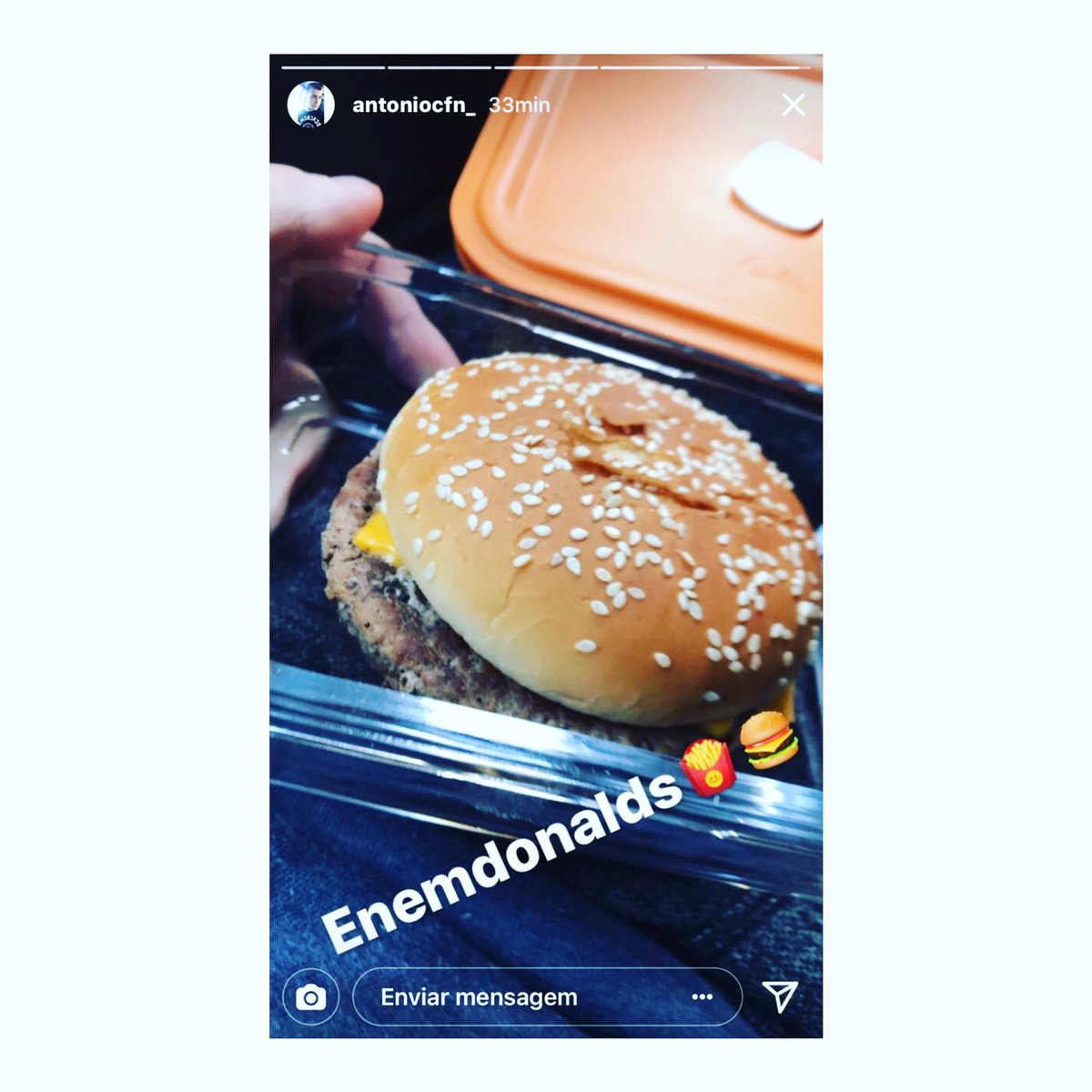 shirlainepaduin's tweet photo. Deveriam dar Mac na prova do Enem!!! Os alunos fariam mais relaxados 🍟🍔🍗🥚🌭🍳🍕 https://t.co/vzMQ4nOFmj