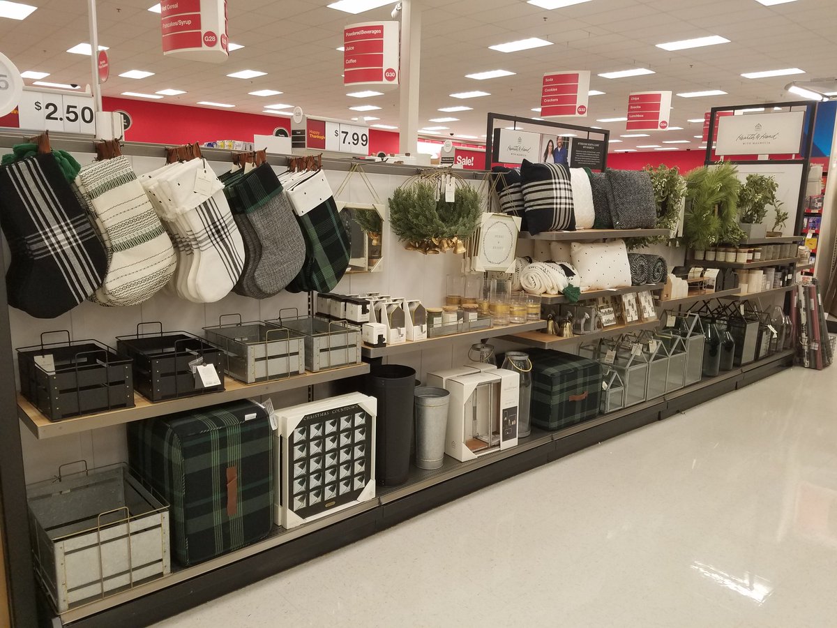 GoberStephen's tweet photo. Make your gathering feel effortlessly elegant with our Target Exclusive brand Hearth and Hand. #T2727#HearthandHand @AngSenters @Lawwible https://t.co/PmO0SoHeIH