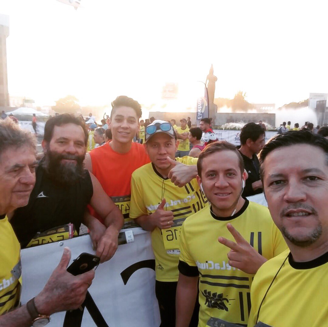 Demetrio19's tweet photo. Corriendo con la familia!!!
#NavarrosTeam 
#MaratónGDL 
🏃🏼💨
@Dememas @Rafafa83 @antonov_navarro https://t.co/gpqUDp7y6W