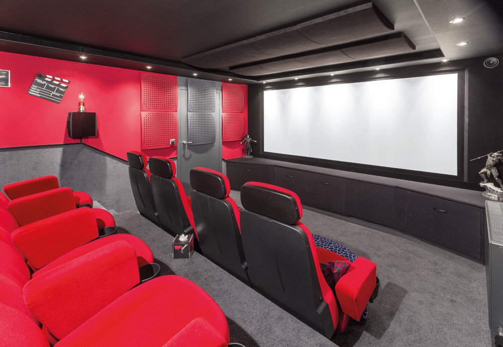 hifivision_de's tweet photo. Manche träumen von schnellen Autos und manche träumen von einem eigenen #Heimkino. Nächste Woche die neue Ausgabe #HiFiVision 45/17 lesen! https://t.co/jHQBoSArEO