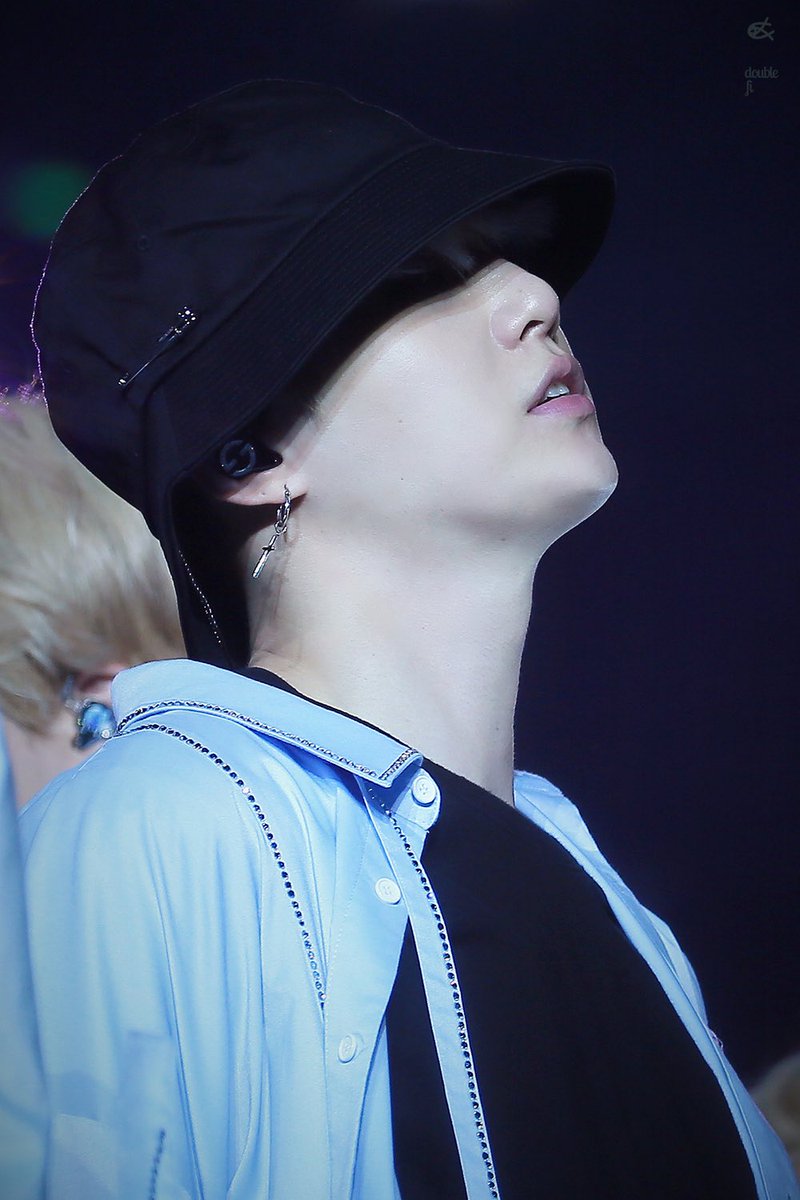 double_fis's tweet photo. 171104 윙즈투어 마카오 #SUGA  #슈가 #민윤기  #방탄소년단  @BTS_twt https://t.co/mVKxspPLka