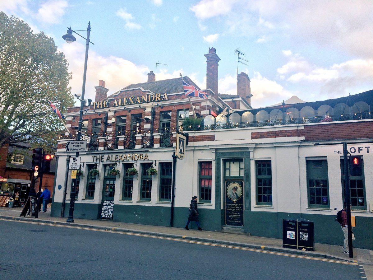 Last night in #wimbledon before heading to #NZ so enjoying a drink in our local <a href="/TheAlexSW19/">The Alexandra</a> cheers Mick, Sarah and the team will miss Alex!