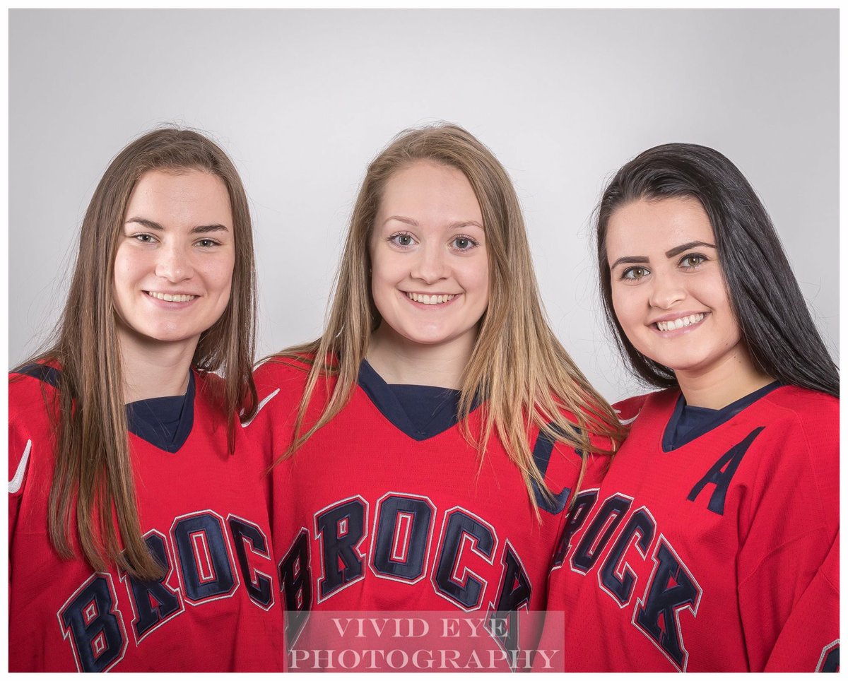 PatMurphySecura's tweet photo. Special yr @k_icewolves & @JrIceWolves alum with @Brock_W_Hockey #captain @brennamurphy8 & #assistantcaptains @jensmurphy & @kaileypeirson9 https://t.co/pHYXpML7fK