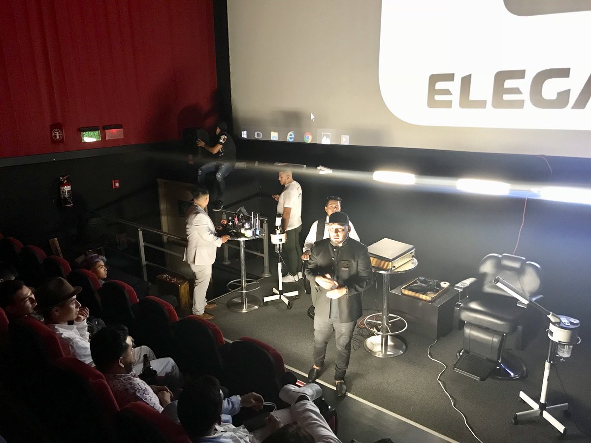 AldeaLegal's tweet photo. Felicitamos a #AlexMoney #CEO de #MoneyBarberShop por la organización del #Seminario el #Taller y la #Batalla de #Barberos https://t.co/pf1DNzUp63