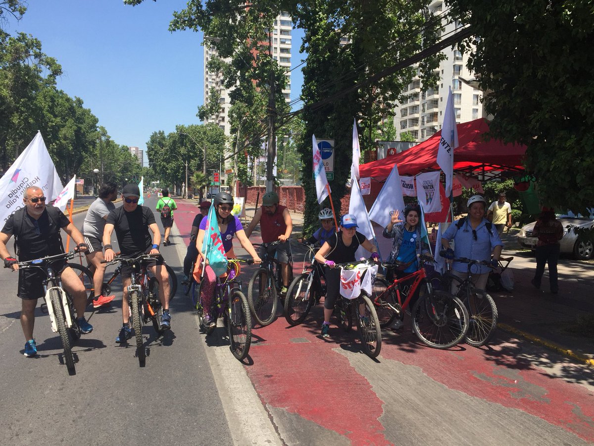 jbenavente76's tweet photo. Campaña limpia y sana en la CicloRecreoVia de Macul #elprogramademuchos Vota por @BeaSanchezYTu @ClauHasbun https://t.co/bNKUIo3nmi
