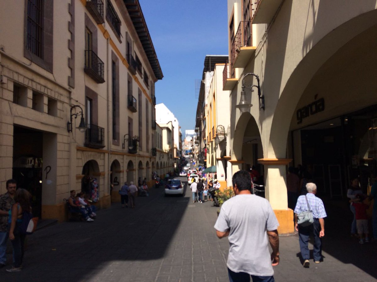 DiariodeMorelos's tweet photo. Así se encuentra la calle Guerrero, continúan circulando vehículos
¿Te gusta que la calle solo sea peatonal o que también circulen carros? https://t.co/AlkD1ya8UZ