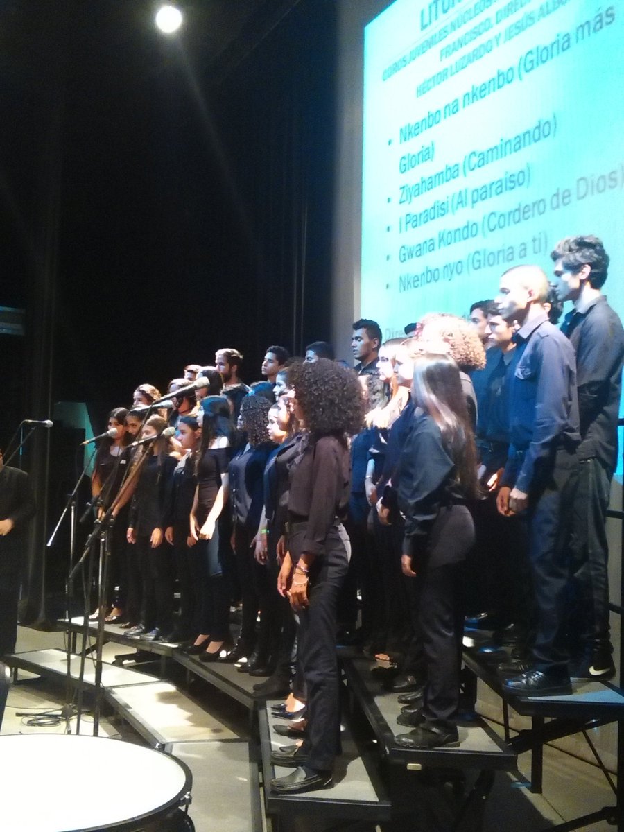 enderburgos's tweet photo. Concierto IV aniversario del Núcleo San Francisco 5/11/17 @NucleoSanFco @NUCLEOMETRO @elsistema @elsistemazulia_ @TeatroBaralt https://t.co/kYeJV5pjvC