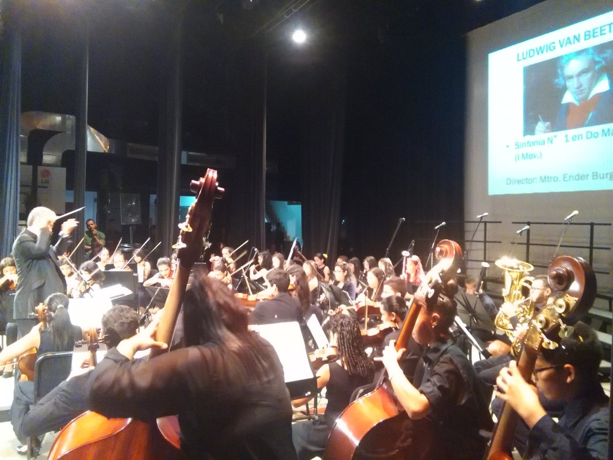enderburgos's tweet photo. Concierto IV aniversario del Núcleo San Francisco 5/11/17 @NucleoSanFco @NUCLEOMETRO @elsistema @elsistemazulia_ @TeatroBaralt https://t.co/kYeJV5pjvC