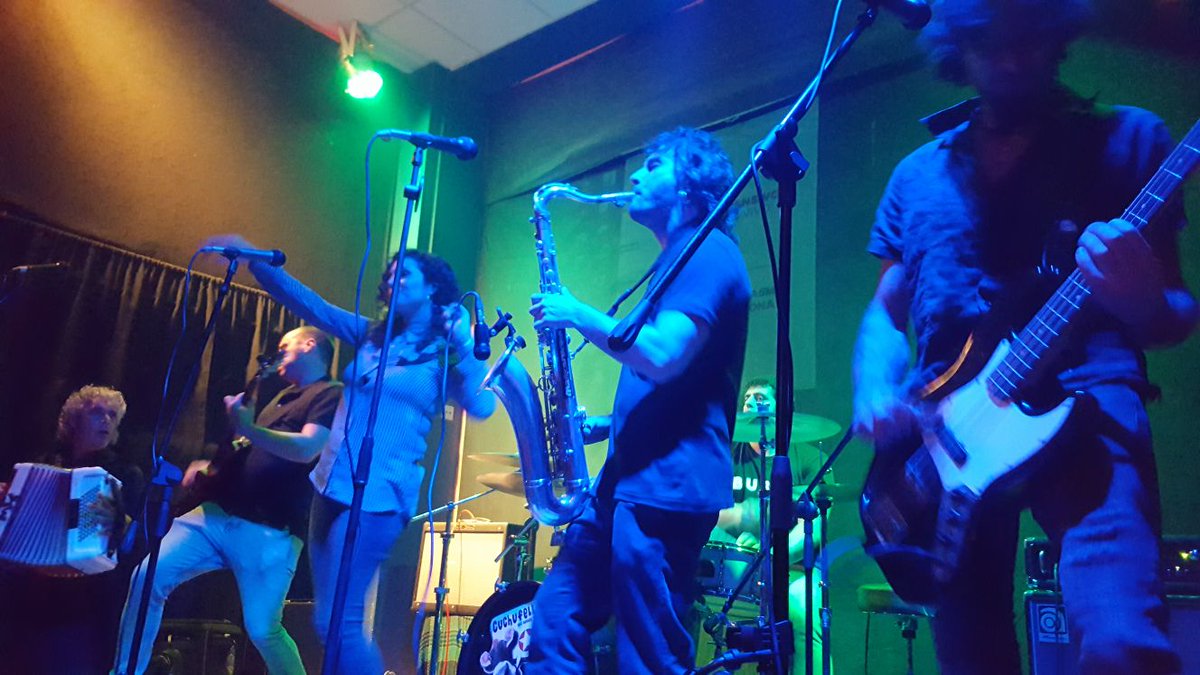 #CEXMV na <a href="/AREBUSCA_MNZ/">A REBUSCA</a> con <a href="/arremecaghona/">o leo de matamá</a> #céOrquestraPantasma #Maskarpone 
Gracias!