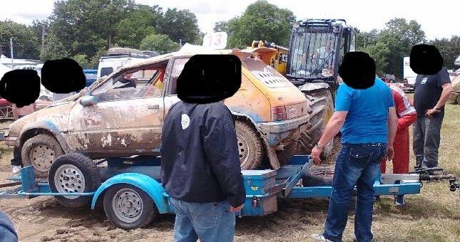 royale0379's tweet photo. Bonjour, mon père s’est fait voler ce plateau voiture bleu ainsi que 2 motos KTM: une 450 et une 200. Merci de faire circuler ce tweet! https://t.co/J1OpVXcLmR