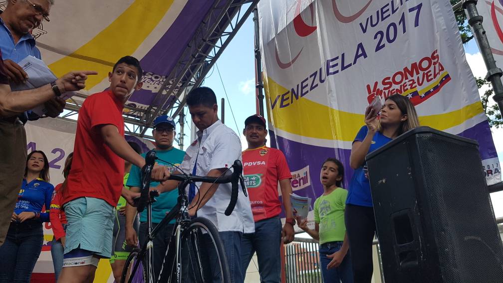 INDeporteVE's tweet photo. #GrandeVzla || Min @pinfantea: "Seguimos trabajando en pro a la masificación en todo el país" https://t.co/MZrrl8Zpdw