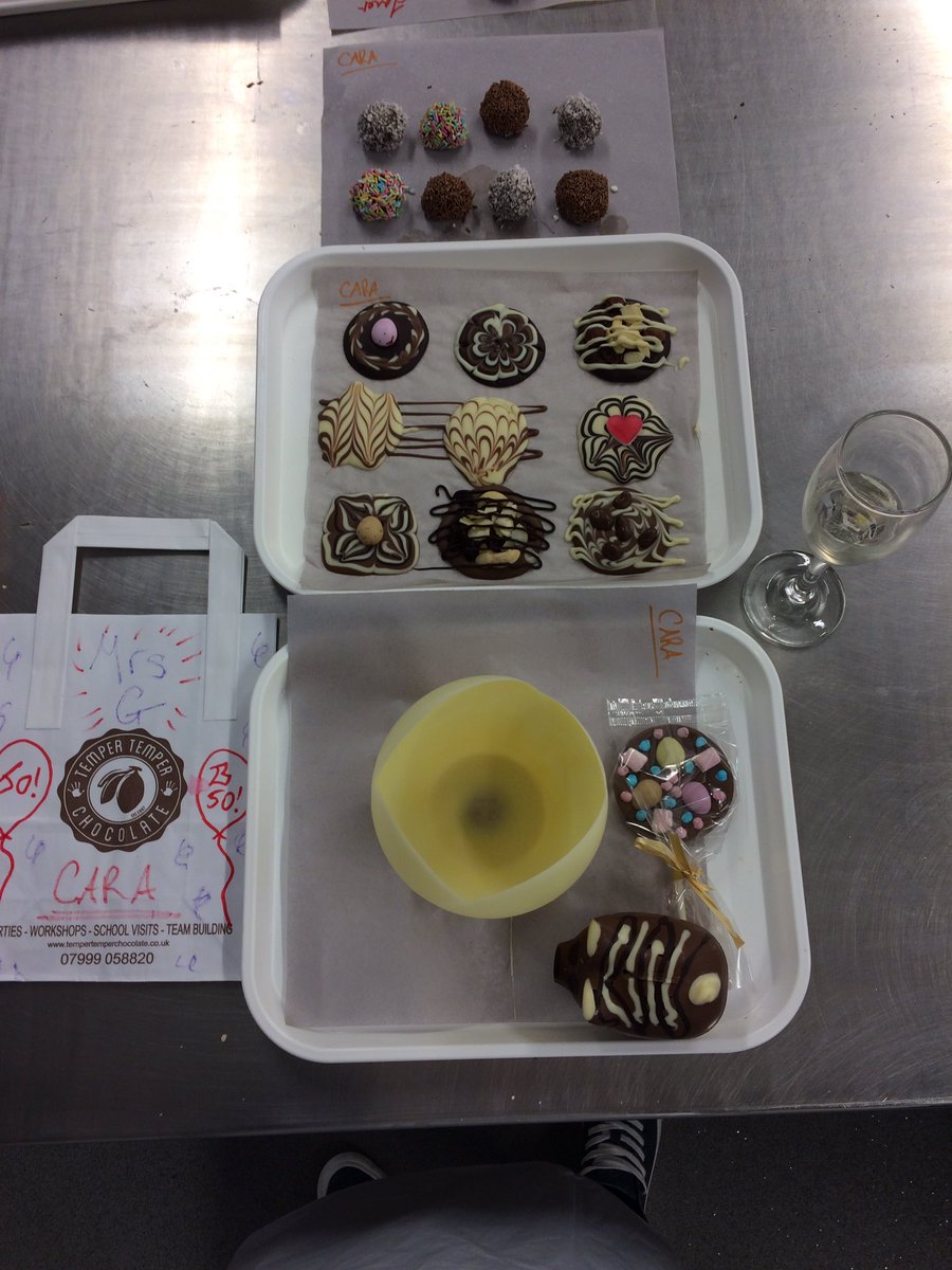 CaraJGrant's tweet photo. Fantastic afternoon  of chocolate making (and a bit of tasting!) @temperchoc https://t.co/fWGd2ReIDW