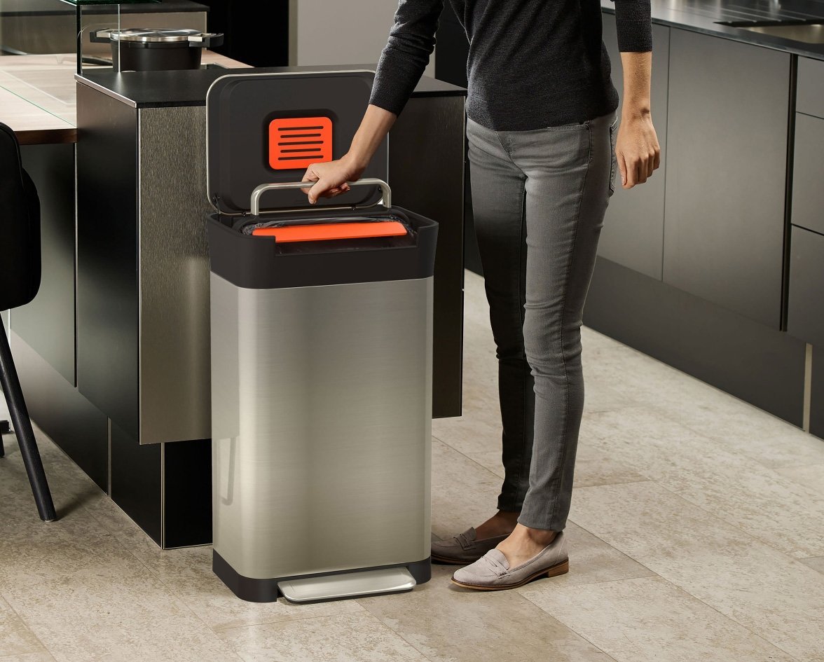 thisistidylife's tweet photo. I'm liking the innovative @JosephJoseph #Titan Trash Compactor; here's why: https://t.co/QOJHmgFUlx #homeware #kitchenbin #tidylife https://t.co/f7GH9P3aBA
