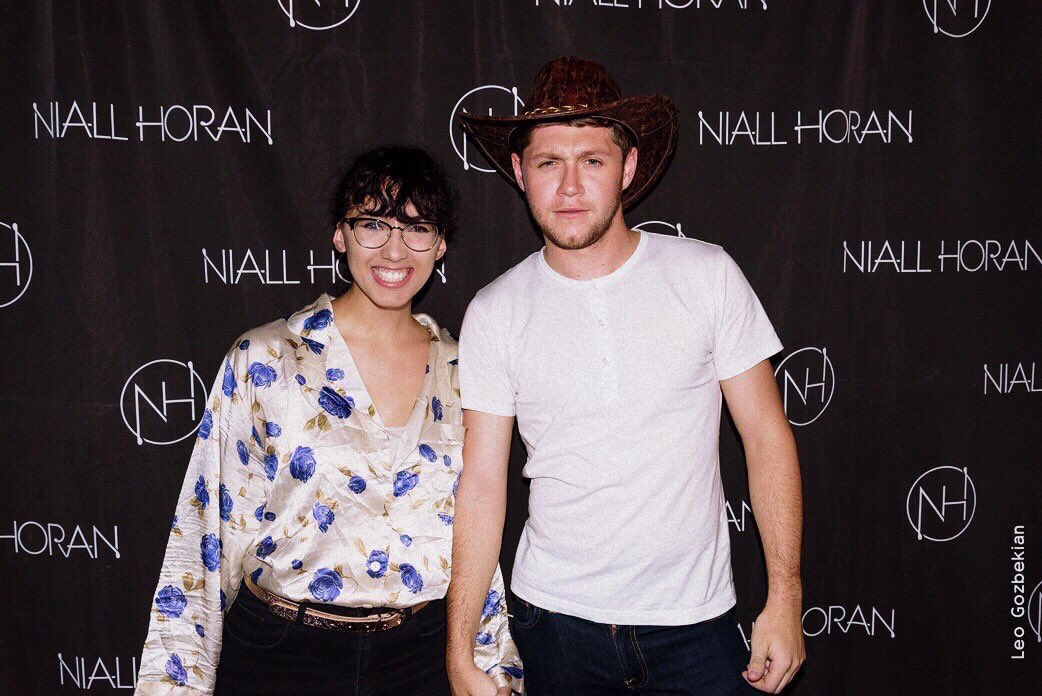 1DUpdateGR's tweet photo. #NEW 📷 Niall backstage with fans during the M&amp;G in Boston, Massachusetts the other night!(Nov 3) #FlickerSessionsBoston https://t.co/fdNIVpH1yG