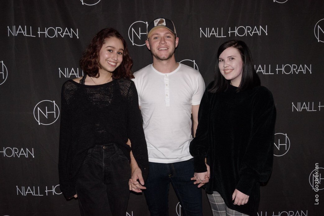 1DUpdateGR's tweet photo. #NEW 📷 Niall backstage with fans during the M&amp;G in Boston, Massachusetts the other night!(Nov 3) #FlickerSessionsBoston https://t.co/fdNIVpH1yG