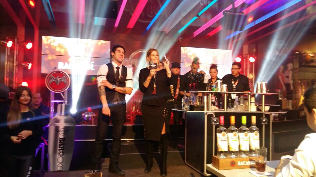 ChefandHotel's tweet photo. En @HardRockChile se realizó la final sudamericana del torneo #Barocker. Participaron 6 bartenders y el chileno … https://t.co/9US5spNn0G https://t.co/XYkXzZhI00