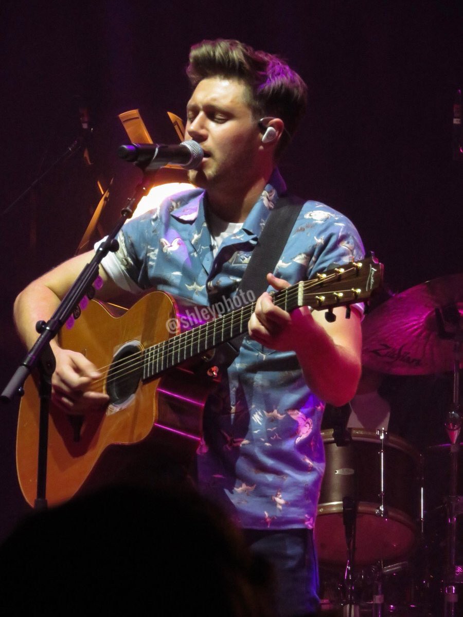 1DUpdateGR's tweet photo. #NEW 📷 Niall on stage in Boston, Massachusetts the other night! #16-19 (Nov 3) #FlickerSessionsBoston https://t.co/l0ZuzEIsQa