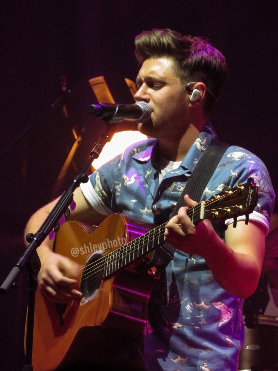 1DUpdateGR's tweet photo. #NEW 📷 Niall on stage in Boston, Massachusetts the other night! #16-19 (Nov 3) #FlickerSessionsBoston https://t.co/l0ZuzEIsQa