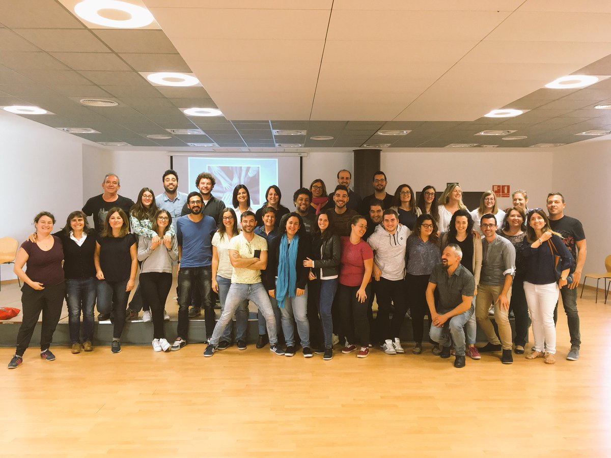 _antoniodomingo's tweet photo. Se acabó el curso I. EMOCIONAL EN LAS AULAS para la @FSMCV 
Escola de Música Mestre Agut Manrique.
Recordad:
Soy el alemán del botón verde! https://t.co/bHcriny3qj