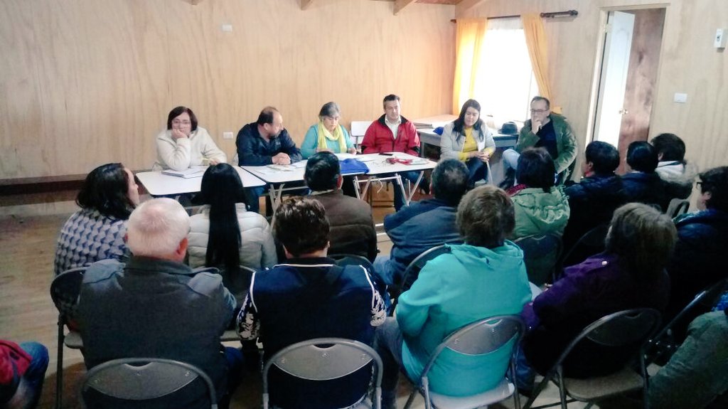 PaulinaOjeda_'s tweet photo. En #Ilque dialogando y conociendo las problematicas de conectividad que afectan a los vecin@s del sector. https://t.co/5hJQNzJ9F7