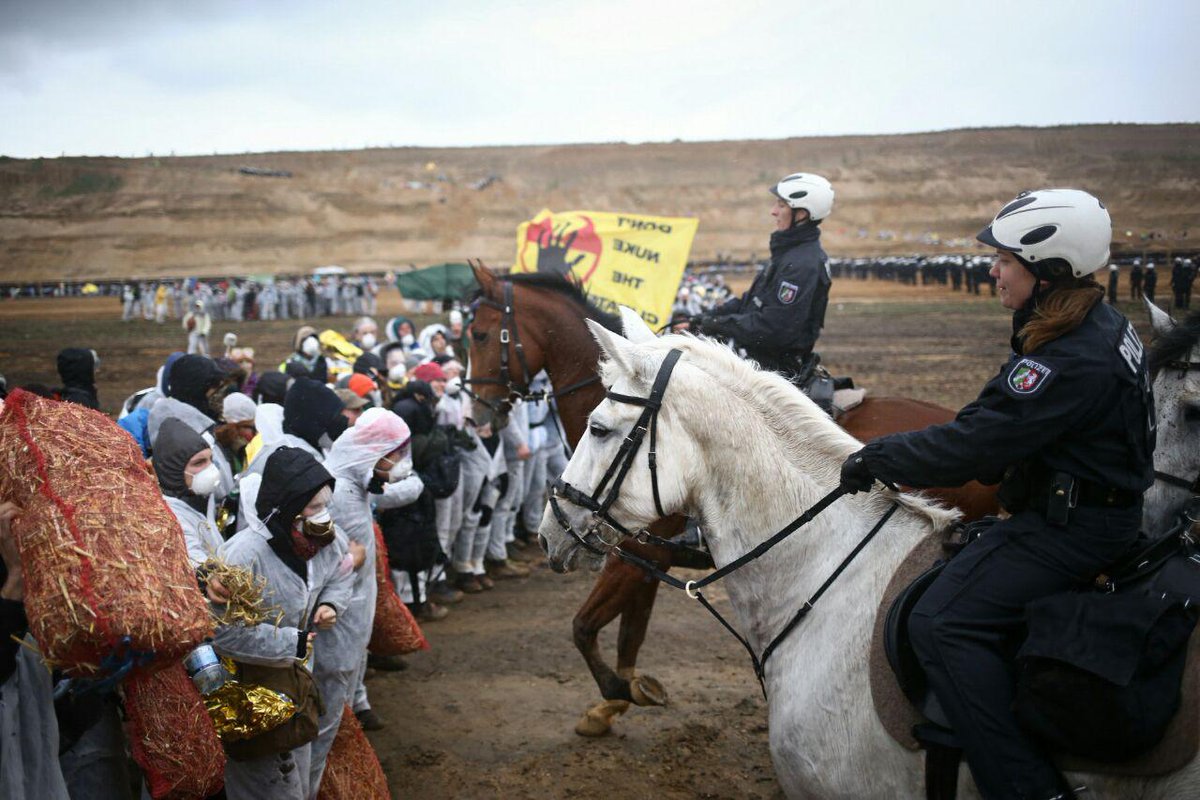 Ende__Gelaende's tweet photo. Climate change is not something terrible that will happen in the future. Climate change is happening now! #COP23 #endegelaende https://t.co/5Bl5pBVyFr