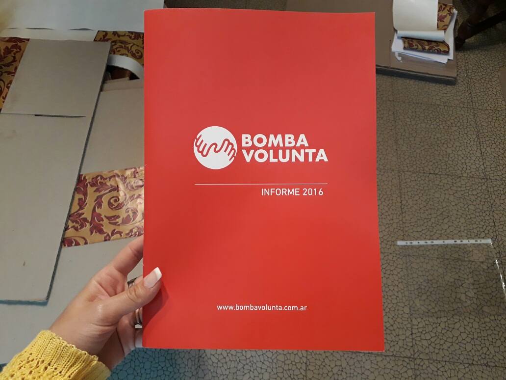 BombaVolunta's tweet photo. Les presentamos el informe anual 2016 de #BombaVolunta! GRACIAS 💟 a todos los que nos ayudan a construir este sueño día a día 💟 #VamosPorMás https://t.co/nWH4nrS1l0