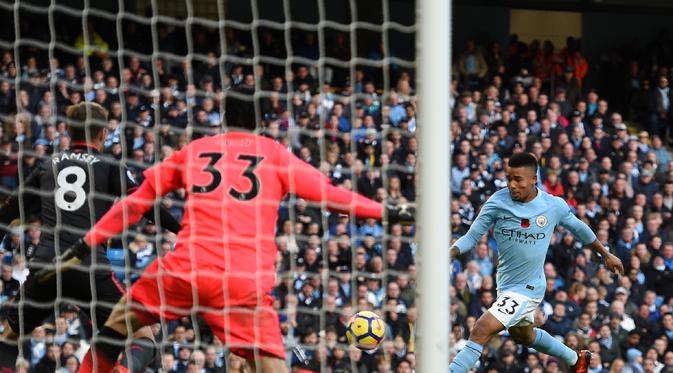 bolacomID's tweet photo. Manchester City Permalukan Arsenal di Etihad https://t.co/1wdmRL2keV https://t.co/1NiyZrGRPC