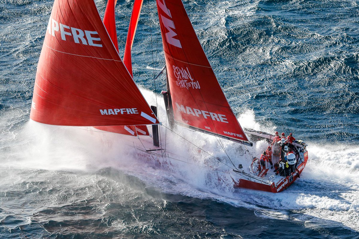 theoceanraceES's tweet photo. GALERÍA - Agua por todos lados... Así está siendo el inicio de la Etapa 2 de la @volvooceanraceE 🌊💨📸🚁 https://t.co/M73GM8KWnl