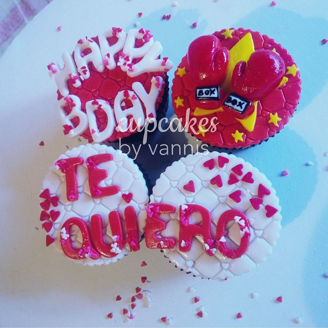 cupcakebyvannis's tweet photo. Feliz felizdomingo 😚😳☺ 💖✨ #cupcakes #cupcakesbyvannis #guatebakers #fondan #cake #cupcakecoors #cupcakegrid https://t.co/LD3H03xjp6