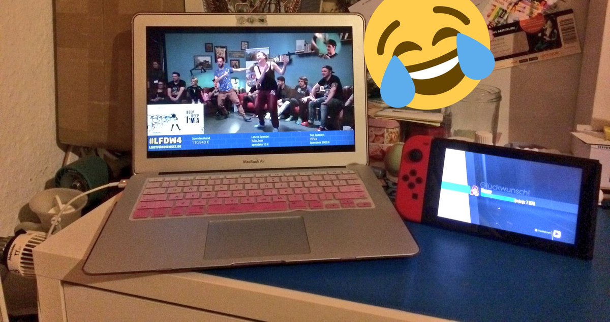 BubblyTii_'s tweet photo. Bevor ich gleich selbst Streame einmal parallel mit dem Loot bisschen Just Dance spielen 💃🏽#lfdw4 #lfdw2017 https://t.co/dQTRjfz1Dm