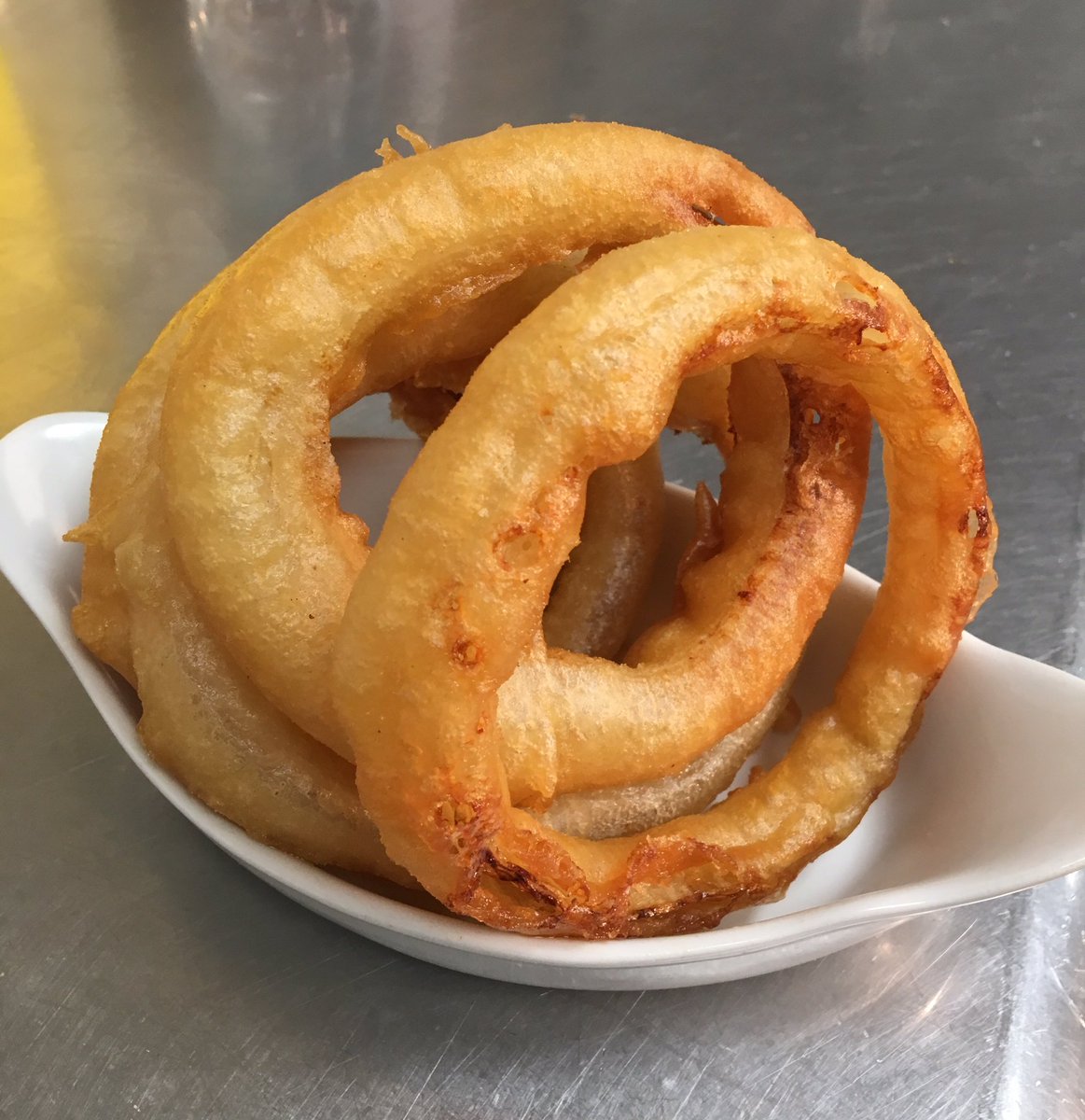 afantavern's tweet photo. Our homemade onion rings! Why not try some this evening, our full menu continues from 6pm #afantavern #onionrings #comfortfood https://t.co/t34JRliEq3