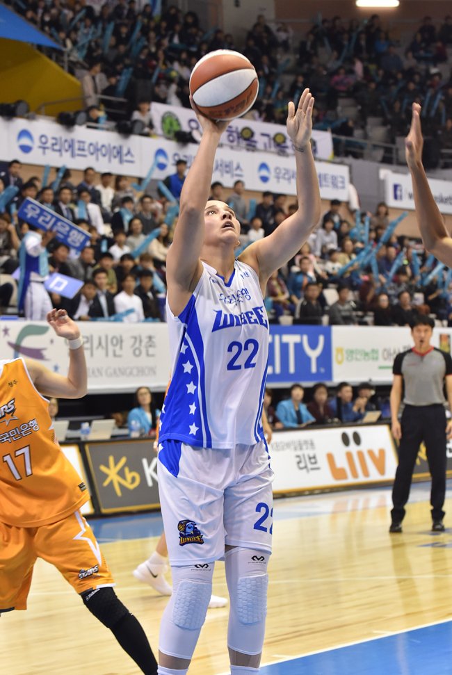CoachRookie's tweet photo. Natalie Achonwa #WNBAOverseas #WKBL #Wibee #WNBA #IndianaFever https://t.co/cH7dCB25fA