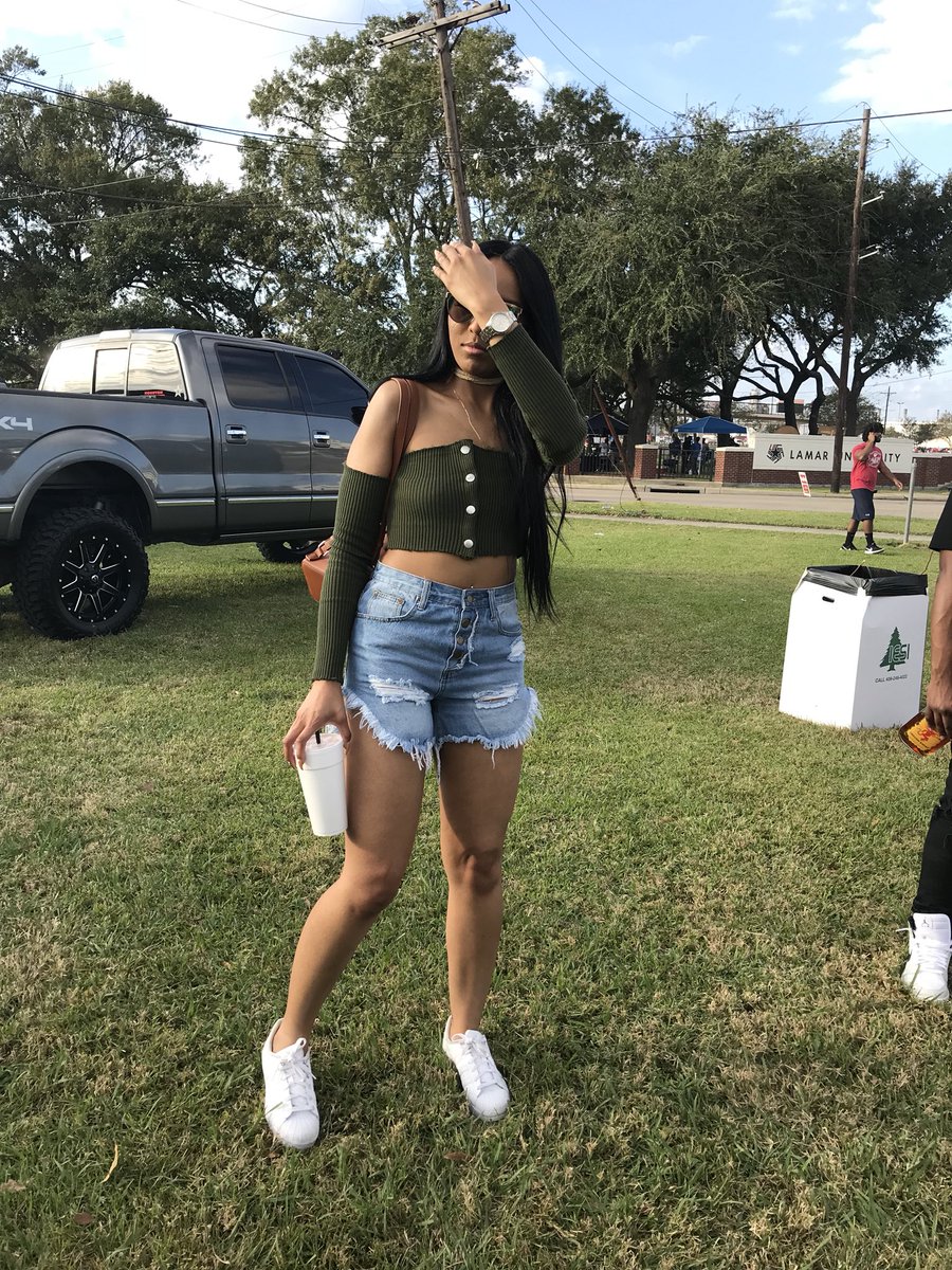 _tayymo's tweet photo. #LUHC2K17 😝 https://t.co/y1ye1aJo8M