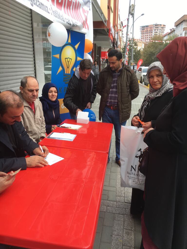 avcilarakparti's tweet photo. https://t.co/6Si44KUK7wşa Mahallemizdeki Ak Noktamızı Bşk @tepealiburak İle Ziyaret Ederek Üyelik Kaydı Yaptık. @RT_Erdogan @mustafaatas https://t.co/OQn8SELoxL