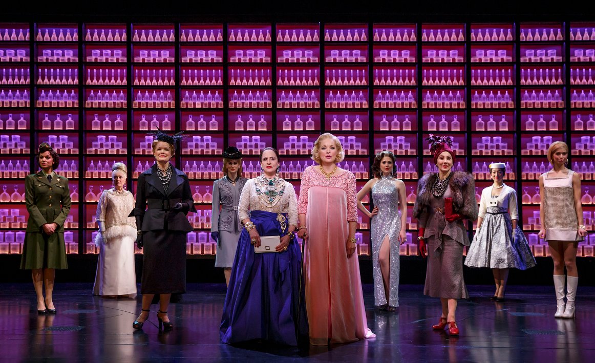 warpaintmusical's tweet photo. As we take our final bow on Broadway, we'd like to celebrate all the women who stand for beauty in the world. https://t.co/XYthgTvEk1