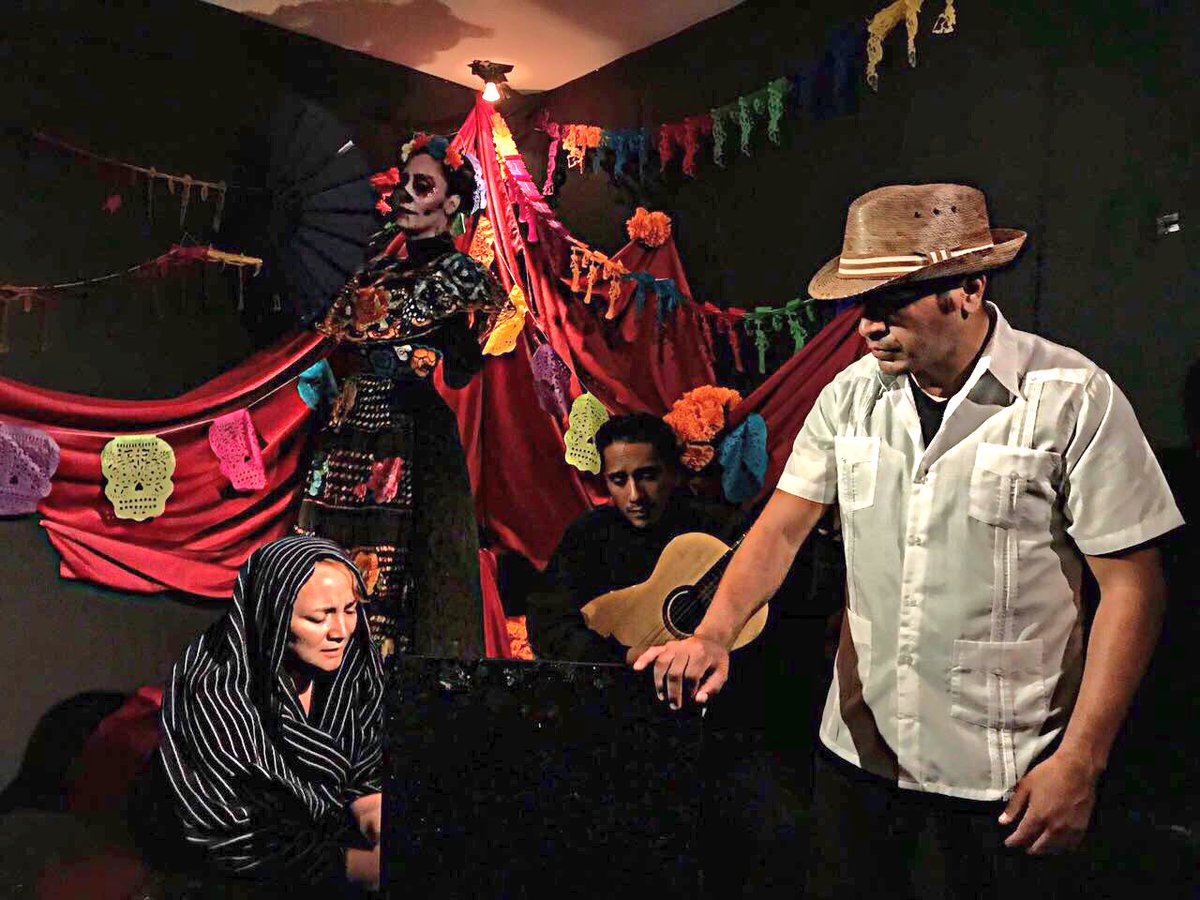 LaGaragarza's tweet photo. HOY TOCA #CajitaDeMuerto @ElQuirofanoTC #Coyoacan A partir de las 7 pm 6 funciones
@luisfer_lucho @ale_lawera @LP_Teatro @LaGaragarza 💕🇲🇽🎭💕 https://t.co/ZFEHSU6XhW