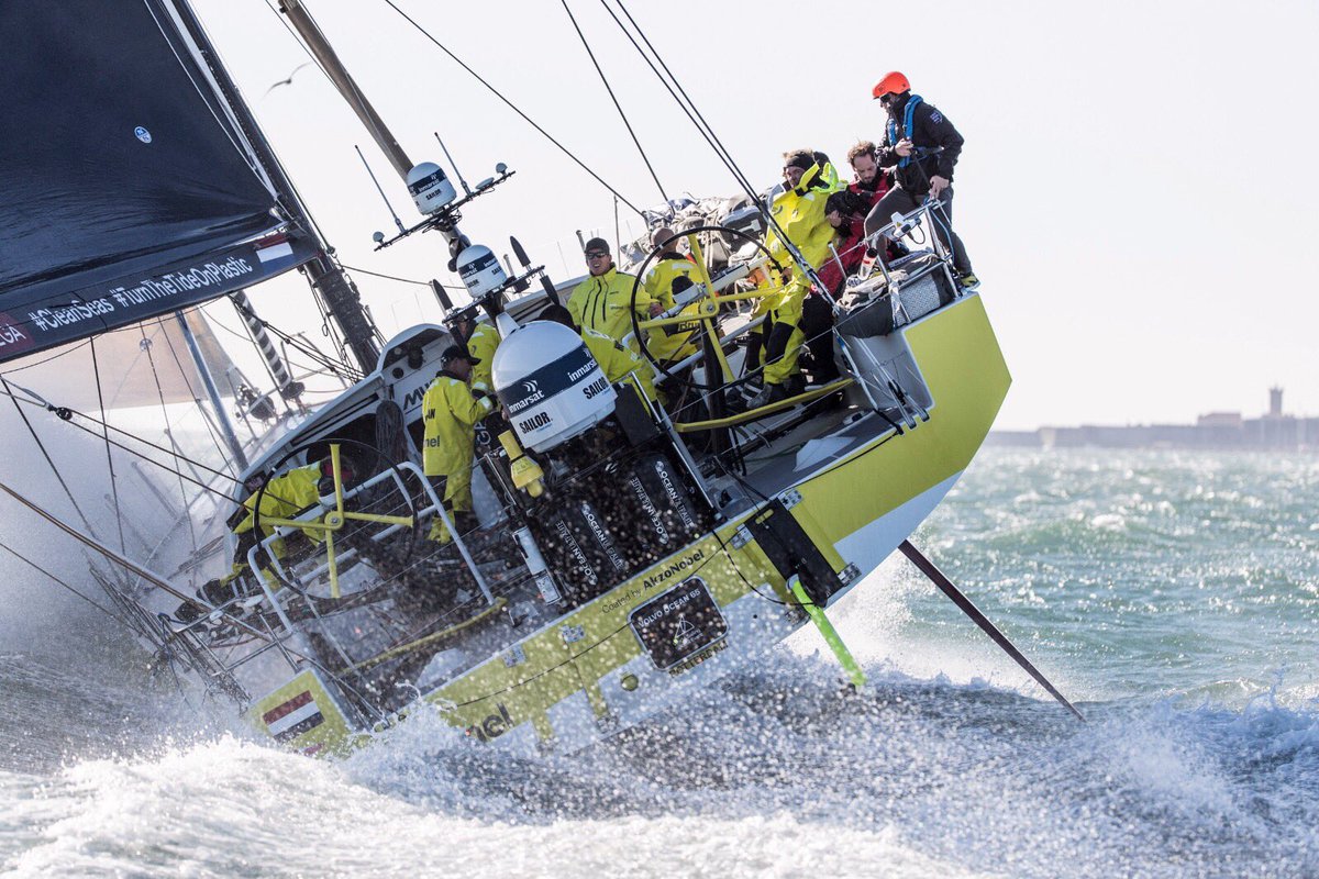 TiagoPires80's tweet photo. One of the most extreme experiences I ever had! Thanks @brunelsailing and @redbullPOR ! Spot the orange helmet, that’s me before jumping https://t.co/LoejPaXsRq