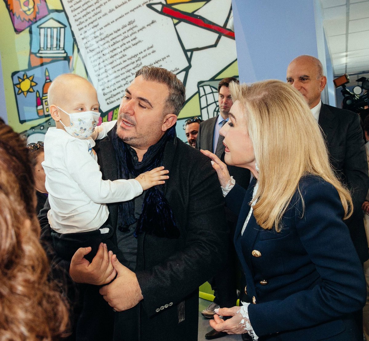 elpida_official's tweet photo. Η «ΕΛΠΙΔΑ» ανακηρύσσει τον Αντώνη Ρέμο «Καλλιτέχνη για την Ελπίδα 2018-2020».
Αθήνα, 3 Νοεμβρίου 2017. https://t.co/ofeU5KPqRu