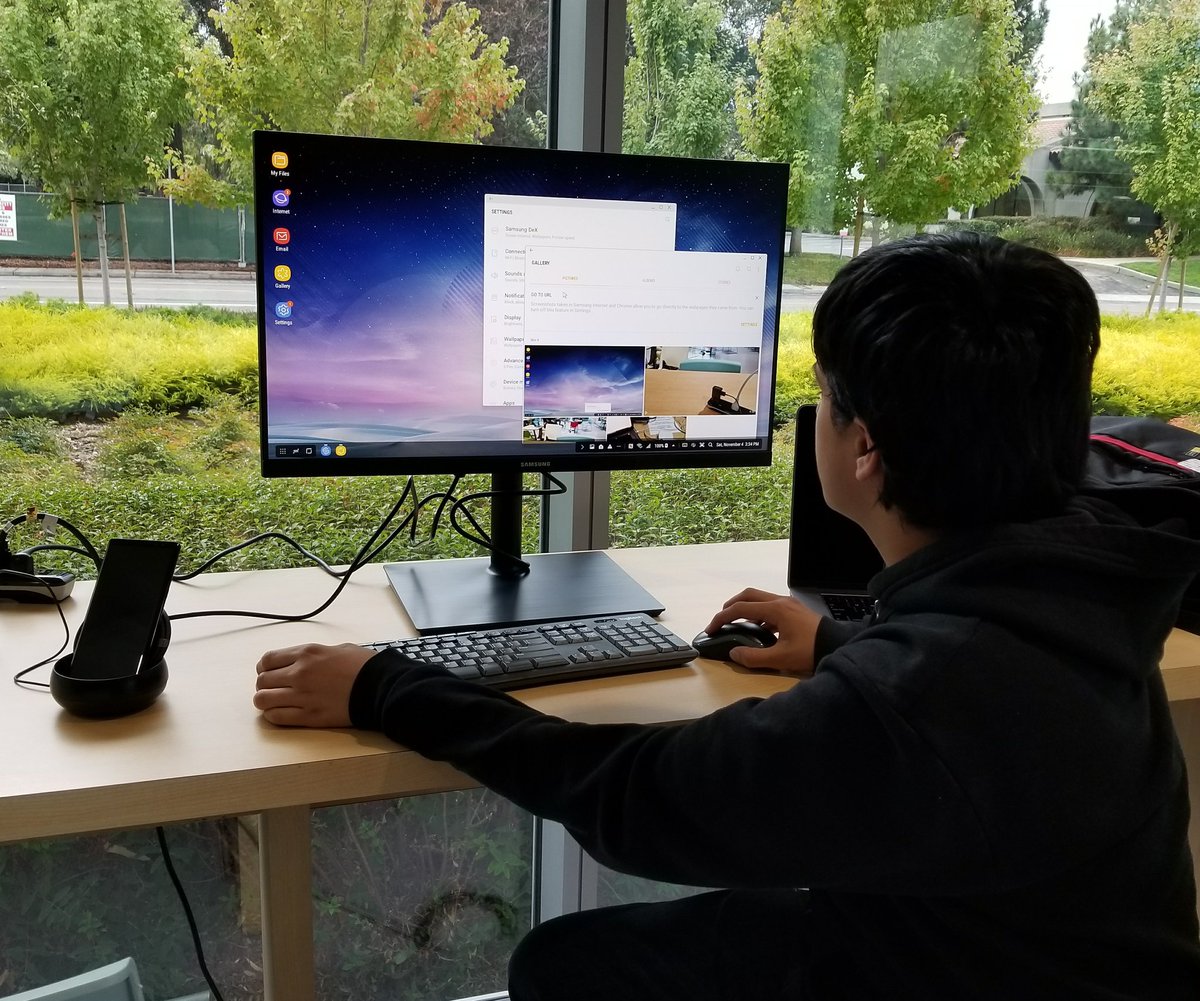janineemoon's tweet photo. It's Day 2 of the @SamsungBizUSA #GalaxyNote8 #Hackathon. Here's are youngest developer working on the #SamsungDeX. #Hack4B2B #Note8 #B2B https://t.co/97V860PrOI