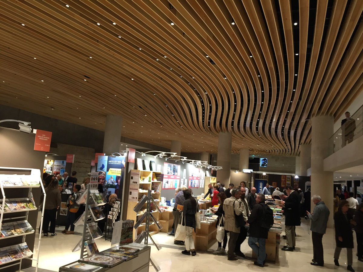 lenoblevincent's tweet photo. Belle visite du Salon International du Patrimoine Culturel au Carrousel du Louvre! De très belles pièces d’art et des passionnés ! #SIPC2017 https://t.co/UwOhUaxvqg
