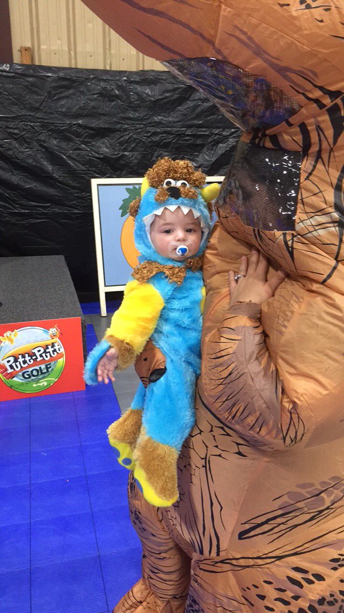 Danika_Rayne's tweet photo. Baby's first Halloween.❤️❤️ https://t.co/IOgMihrP81