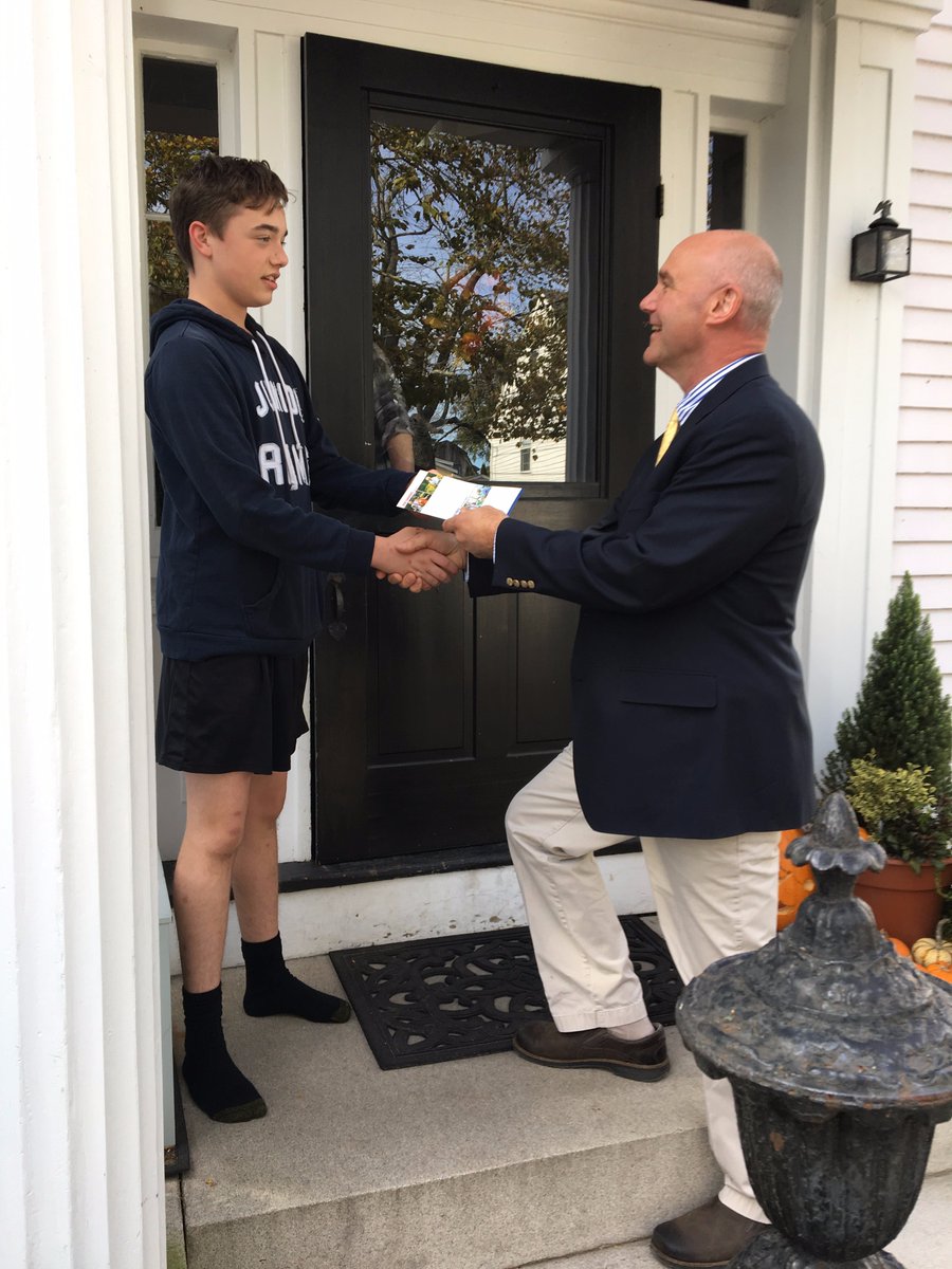 StoningtonFirst's tweet photo. John Prue thanks Owen Williams of the Borough for his help in constructing and placing lawn signs for the #StoningtonFirst team! https://t.co/NnM8xZGKi0