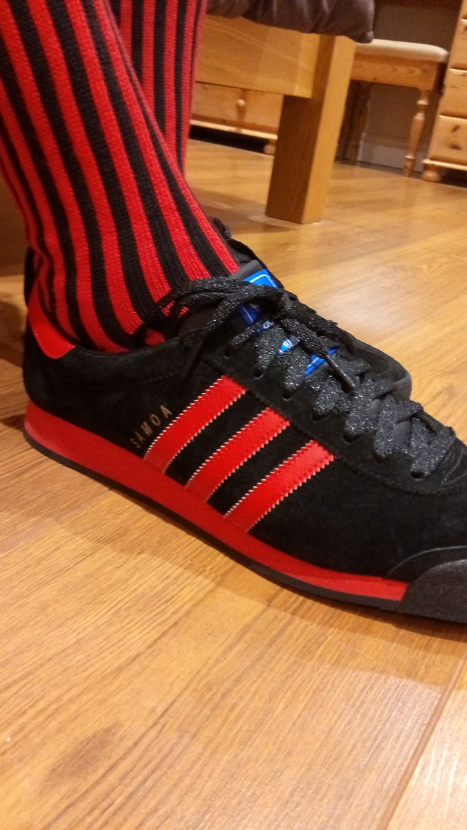 alfrankthompson's tweet image. @SockCouncil @OriginalSoleog time 4 a beer and a curry. #sockoutsunday #shareyourstripes