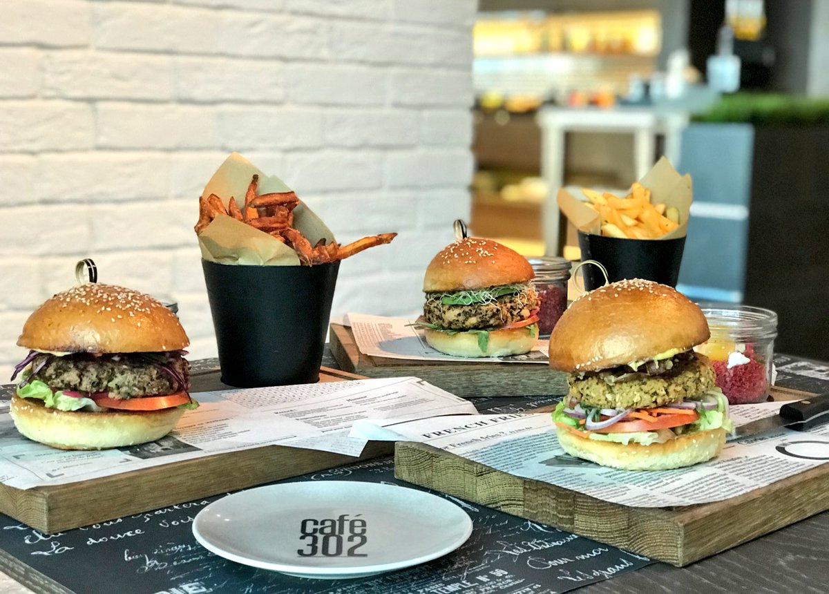 JoBrettAD's tweet photo. Veggie burgers and freak shakes at #cafe302 located at @AlMahaArjaan🍔 #veggieburgers #vegetarian #vegetarianmenu #dine #almahaarjaanbyrotana #rotanahotels #abudhabi #uae https://t.co/3Bl8ASigfJ