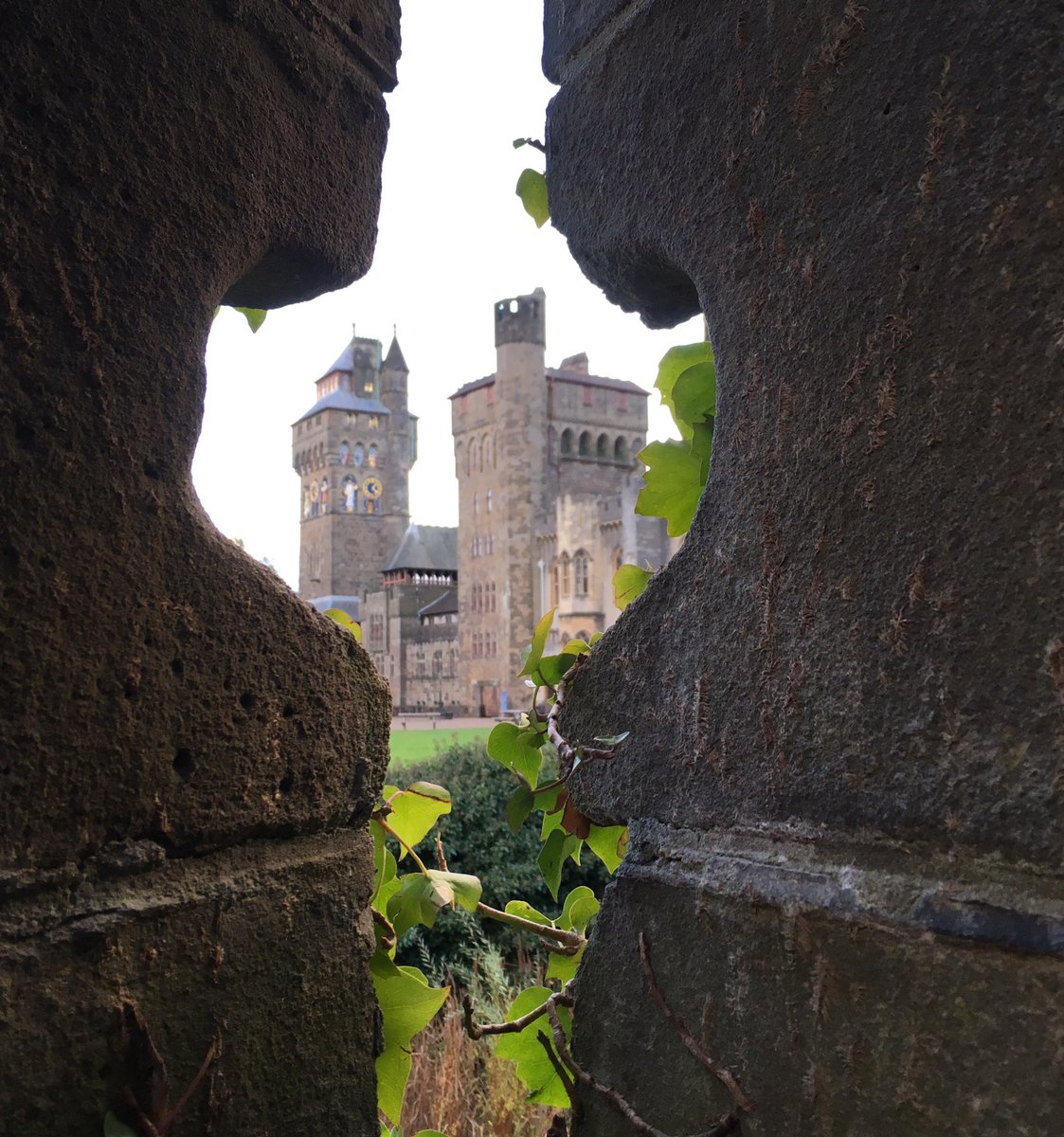 laurahd's tweet photo. When the kids choose on the last day of half term... #hometowntourists #castlekey @cardiff_castle @ILovesTheDiff @VisitCardiff https://t.co/UijWL8Y8W5